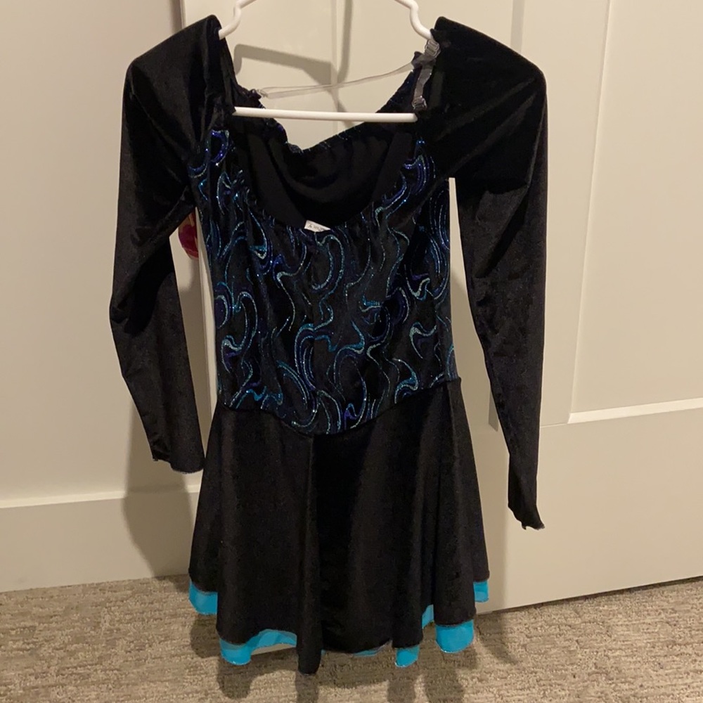 Figure skating dress. - Picture 2 of 2